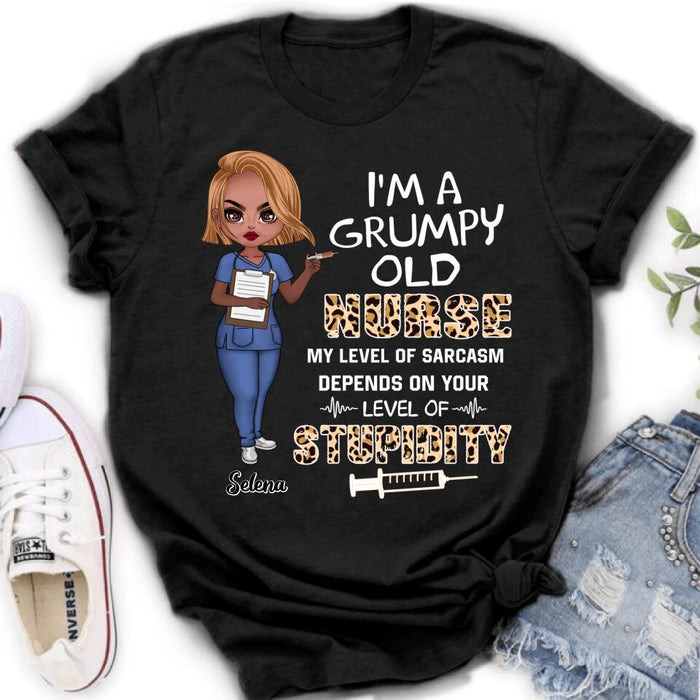 Custom Personalized Grumpy Old Nurse Shirt/ Pullover Hoodie - Gift Idea For Nurse - I'm A Grumpy Old Nurse