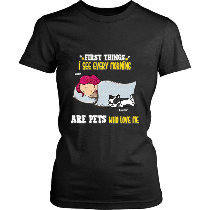 Custom Personalized Lazy Pet Mom T-shirt - Gift For Dog Lovers, Cat Lovers With Upto 6 Pets - First Things I See Every Morning Are Pets Who Love Me