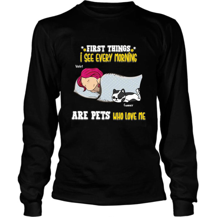 Custom Personalized Lazy Pet Mom T-shirt - Gift For Dog Lovers, Cat Lovers With Upto 6 Pets - First Things I See Every Morning Are Pets Who Love Me