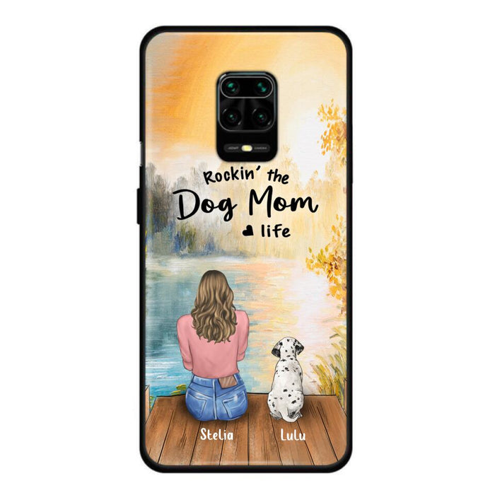 Custom Personalized Dog Mom Phone Case - Gifts For Dog Lovers With Upto 4 Dogs - Rockin' The Dog Mom Life - Case For iPhone, Samsung And Xiaomi