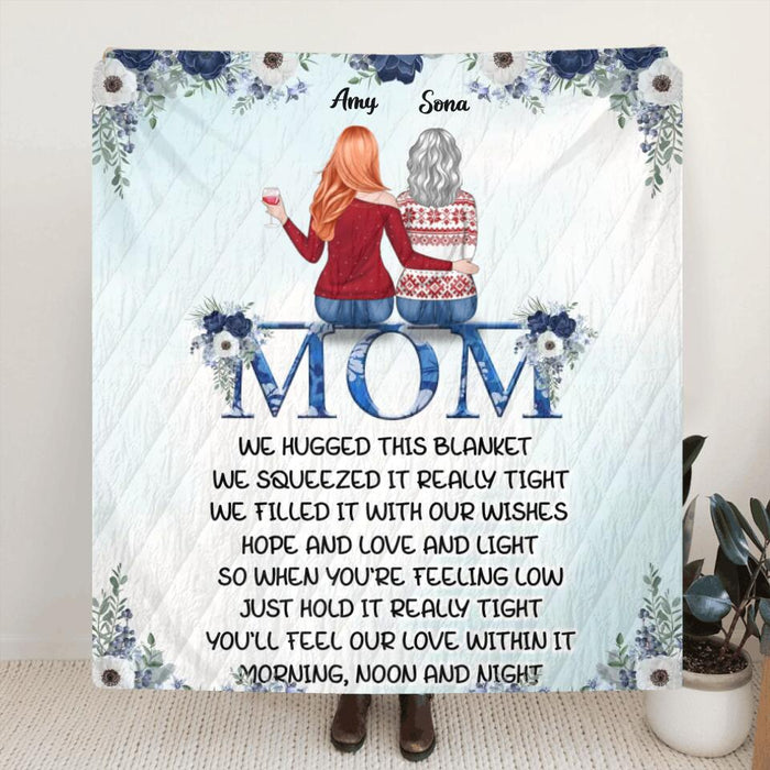 Custom Personalized Mom & Daughters Single Layer Fleece/Quilt Blanket - Gift Idea For Mom From Daughter With Up To 5 Members - We Hugged This Blanket