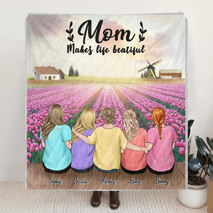 Personalized Mother's Day Gift From Daughter To Mom - Mom and Daughters Quilt/Fleece Blanket - Happiness Is A Mom's Hug - 3KGEII