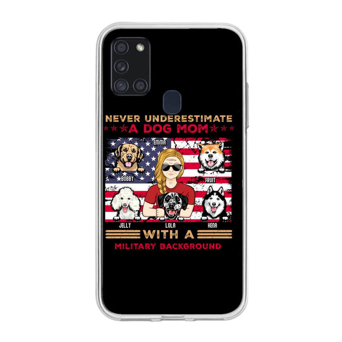 Custom Personalized Dog Mom Phone Case - Upto 5 Dogs - Gift Idea For Mother's Day/ Dog Lover - Never Underestimate A Dog Mom With A Military Background - Case For iPhone And Samsung