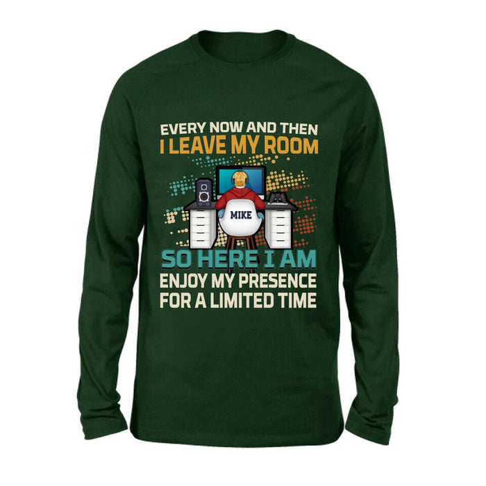 Custom Personalized Gamer T-shirt/ Long Sleeve/ Sweatshirt/ Hoodie - Gift Idea For Gaming Lovers - Every Now And Then I Leave My Room So Here I Am Enjoy My Presence For A Limited Time