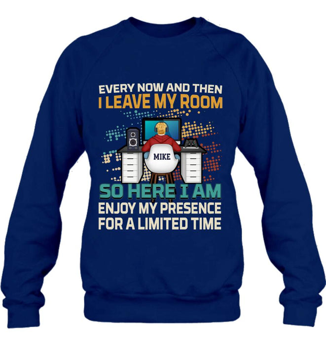 Custom Personalized Gamer T-shirt/ Long Sleeve/ Sweatshirt/ Hoodie - Gift Idea For Gaming Lovers - Every Now And Then I Leave My Room So Here I Am Enjoy My Presence For A Limited Time