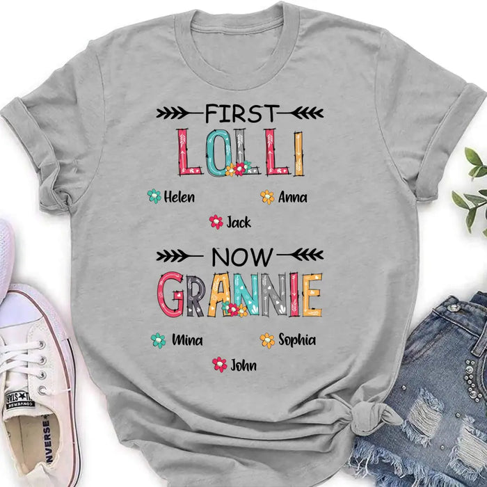 Custom Personalized Grandma T-shirt/ Long Sleeve/ Sweatshirt/ Hoodie - Upto 4 Kids And 8 Grandkids - Mother's Day Gift Idea for Grandma - First Mom Now Nana Kid And Grandkids Flower Pattern