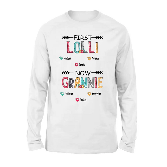 Custom Personalized Grandma T-shirt/ Long Sleeve/ Sweatshirt/ Hoodie - Upto 4 Kids And 8 Grandkids - Mother's Day Gift Idea for Grandma - First Mom Now Nana Kid And Grandkids Flower Pattern