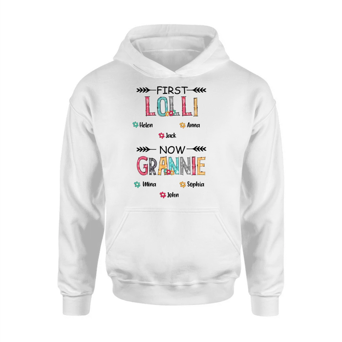 Custom Personalized Grandma T-shirt/ Long Sleeve/ Sweatshirt/ Hoodie - Upto 4 Kids And 8 Grandkids - Mother's Day Gift Idea for Grandma - First Mom Now Nana Kid And Grandkids Flower Pattern