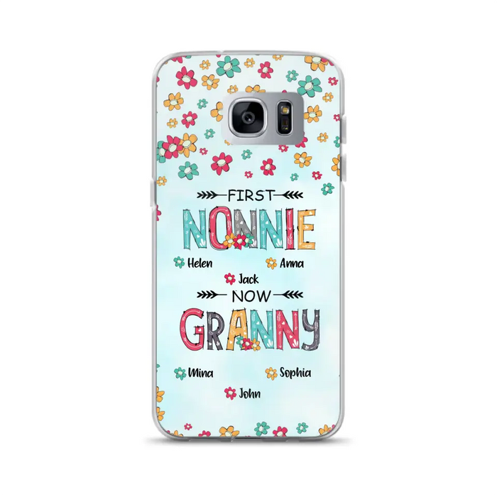 Custom Personalized Grandma Phone Case - Upto 4 Kids And 8 Grandkids - Mother's Day Gift Idea for Grandma - First Mom Now Nana Kid And Grandkids Flower Pattern - Case For iPhone And Samsung