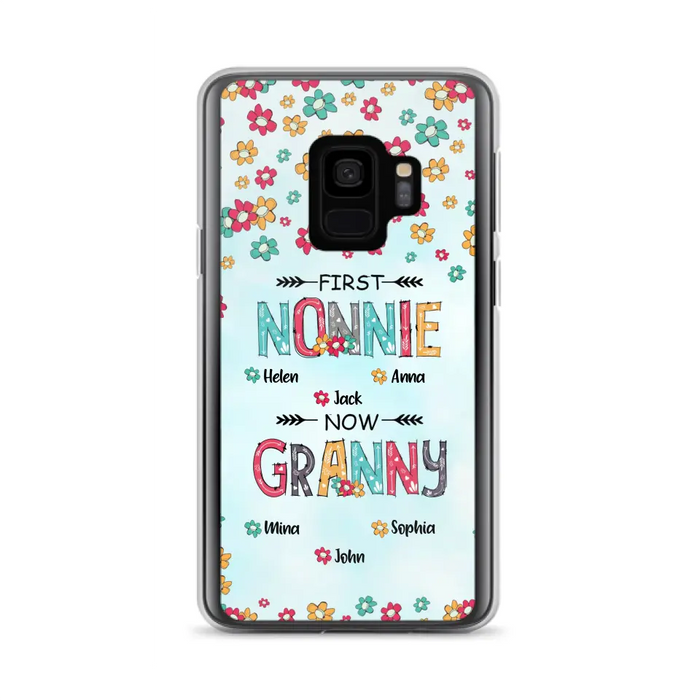 Custom Personalized Grandma Phone Case - Upto 4 Kids And 8 Grandkids - Mother's Day Gift Idea for Grandma - First Mom Now Nana Kid And Grandkids Flower Pattern - Case For iPhone And Samsung