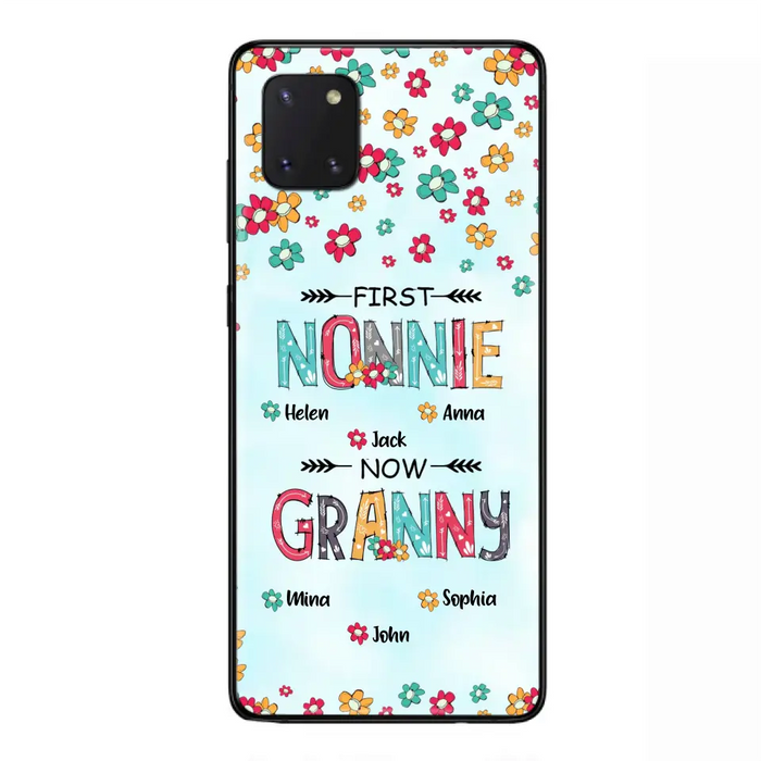 Custom Personalized Grandma Phone Case - Upto 4 Kids And 8 Grandkids - Mother's Day Gift Idea for Grandma - First Mom Now Nana Kid And Grandkids Flower Pattern - Case For iPhone And Samsung