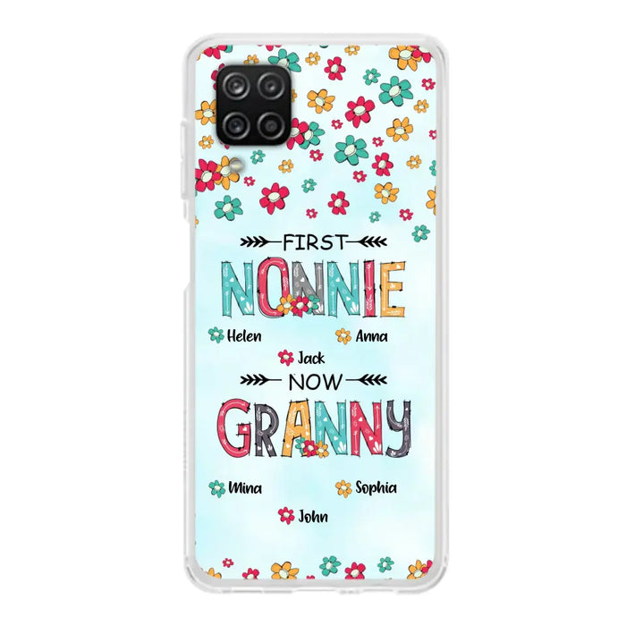 Custom Personalized Grandma Phone Case - Upto 4 Kids And 8 Grandkids - Mother's Day Gift Idea for Grandma - First Mom Now Nana Kid And Grandkids Flower Pattern - Case For iPhone And Samsung