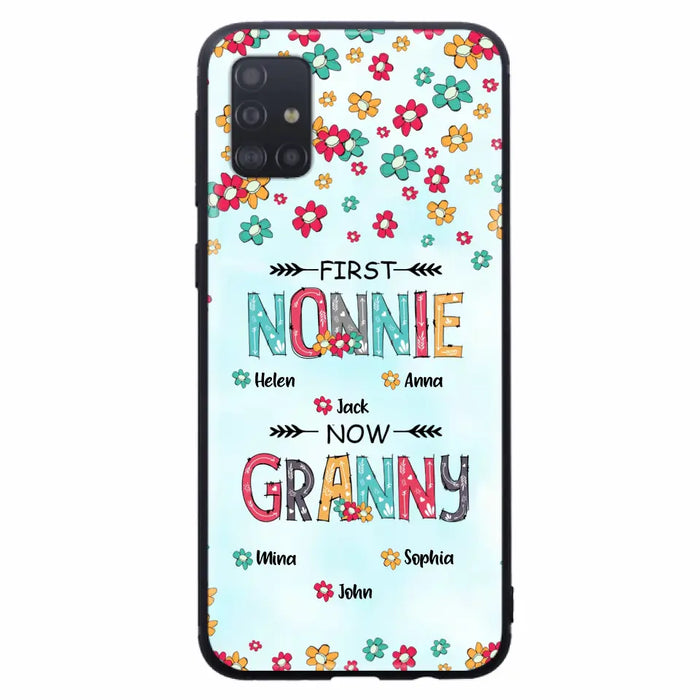 Custom Personalized Grandma Phone Case - Upto 4 Kids And 8 Grandkids - Mother's Day Gift Idea for Grandma - First Mom Now Nana Kid And Grandkids Flower Pattern - Case For iPhone And Samsung