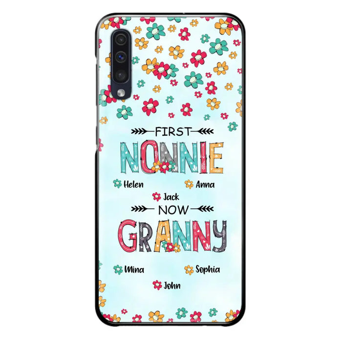 Custom Personalized Grandma Phone Case - Upto 4 Kids And 8 Grandkids - Mother's Day Gift Idea for Grandma - First Mom Now Nana Kid And Grandkids Flower Pattern - Case For iPhone And Samsung