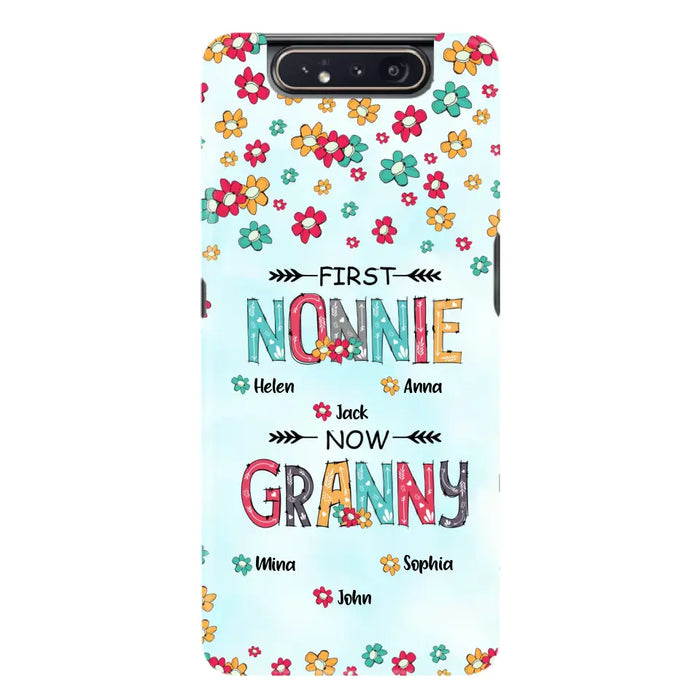 Custom Personalized Grandma Phone Case - Upto 4 Kids And 8 Grandkids - Mother's Day Gift Idea for Grandma - First Mom Now Nana Kid And Grandkids Flower Pattern - Case For iPhone And Samsung