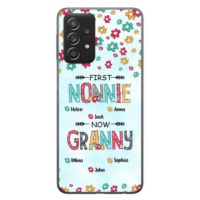 Custom Personalized Grandma Phone Case - Upto 4 Kids And 8 Grandkids - Mother's Day Gift Idea for Grandma - First Mom Now Nana Kid And Grandkids Flower Pattern - Case For iPhone And Samsung