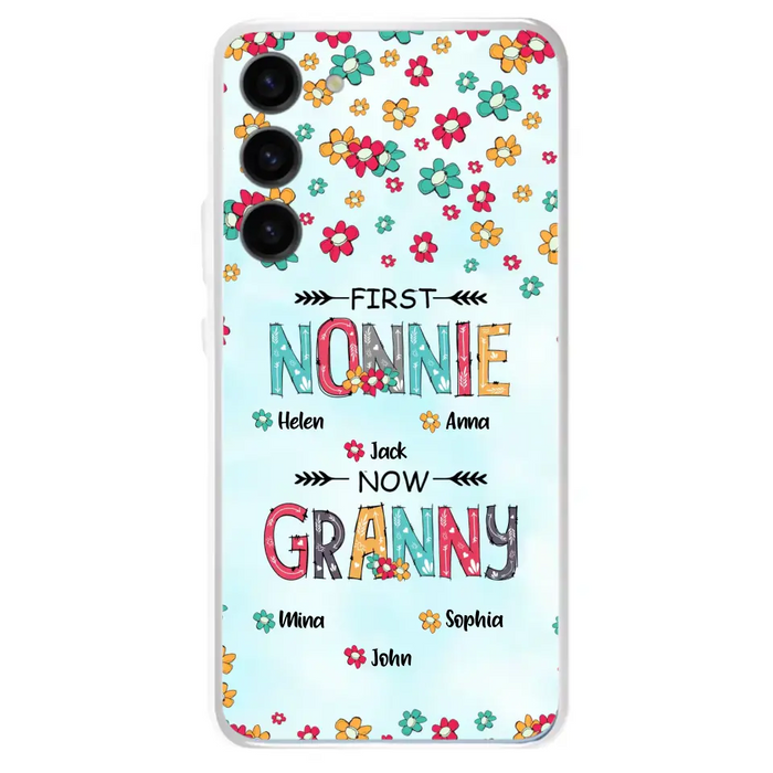 Custom Personalized Grandma Phone Case - Upto 4 Kids And 8 Grandkids - Mother's Day Gift Idea for Grandma - First Mom Now Nana Kid And Grandkids Flower Pattern - Case For iPhone And Samsung