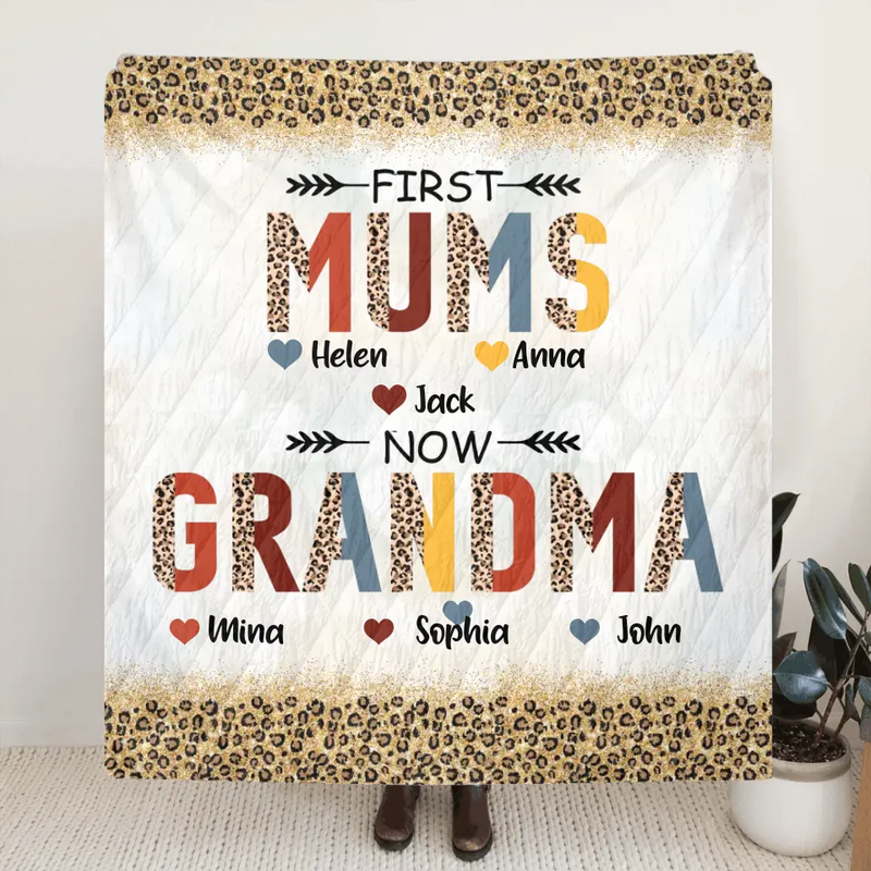 Personalized Grandma Fleece Throw Blanket/Quilt - Up to 4 Kids And 8 Grandkids - Mother's Day Gift Idea for Grandma - First Mom Now Nana Kid And Grandkids