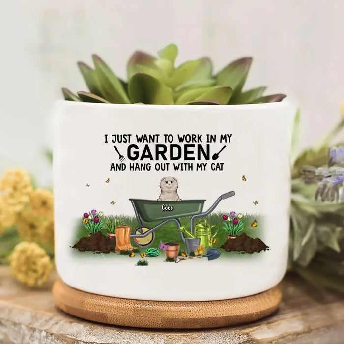 Personalized Garden And Cat Plant Pot - Gift Idea For Cat/Garden Lover - Up to 4 Cats - I Just Want To Work In My Garden And Hang Out With My Cats