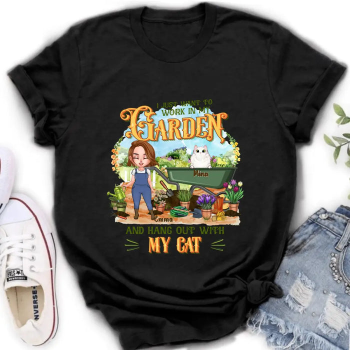 Custom Personalized Shirt/ Pullover Hoodie - Gifts For Cat Lovers, Garden Lovers And Cat Mom - I Just Want To Work In My Garden And Hang Out With My Cats - Upto 5 Cats