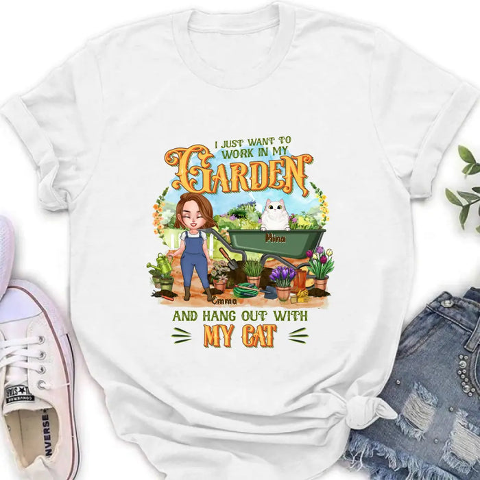 Custom Personalized Shirt/ Pullover Hoodie - Gifts For Cat Lovers, Garden Lovers And Cat Mom - I Just Want To Work In My Garden And Hang Out With My Cats - Upto 5 Cats