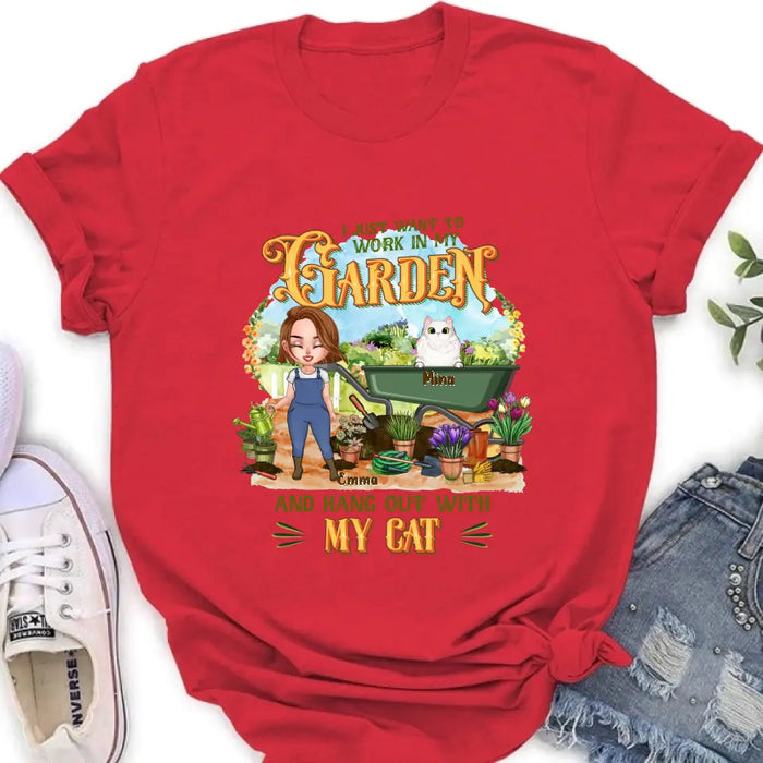 Custom Personalized Shirt/ Pullover Hoodie - Gifts For Cat Lovers, Garden Lovers And Cat Mom - I Just Want To Work In My Garden And Hang Out With My Cats - Upto 5 Cats