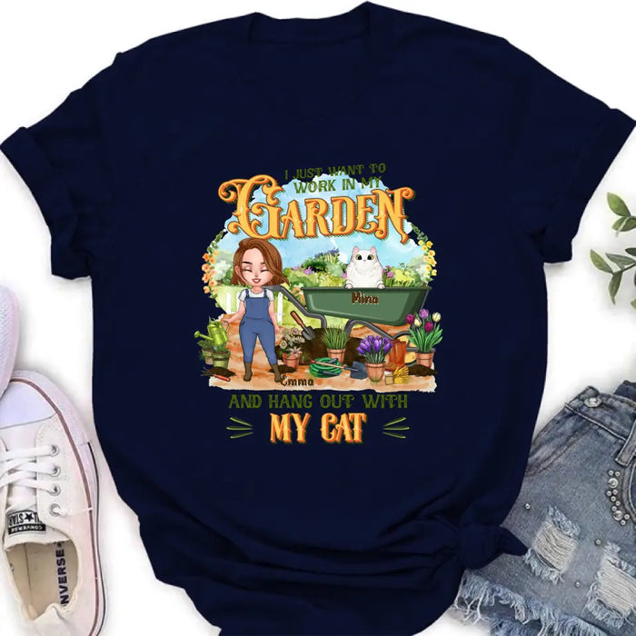 Custom Personalized Shirt/ Pullover Hoodie - Gifts For Cat Lovers, Garden Lovers And Cat Mom - I Just Want To Work In My Garden And Hang Out With My Cats - Upto 5 Cats