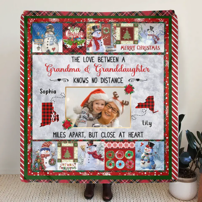 Personalized Upload Photo Single Layer Fleece/ Quilt Blanket - Gift Idea For Grandma/ Kid - The Love Between A Grandma & Granddaughter Knows No Distance