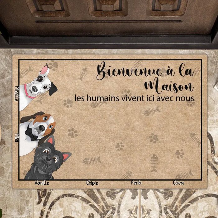 Paillasson Personnalisé Pour Animaux De Compagnie - Jusqu’À 6 Chats/ Chiens - Idée Cadeau Pour Les Amoureux Des Chats/ Chiens - Bienvenue À La Maison Les Humains Vivent Ici Avec Nous