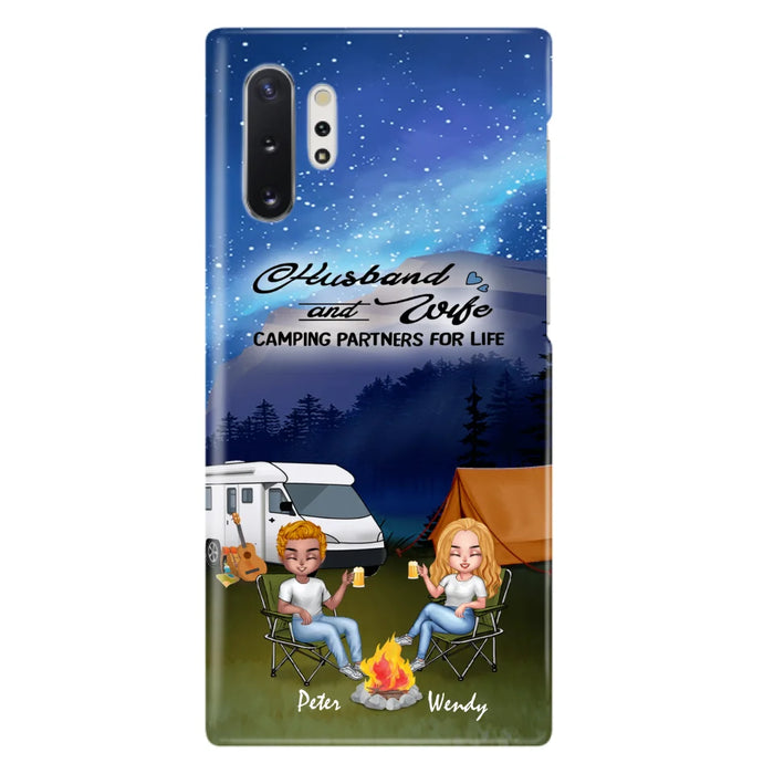 Custom Personalized Camping Night Chibi Phone Case - Couple With Upto 2 Dogs - Gift Idea For Camping Lover - Case For iPhone And Samsung