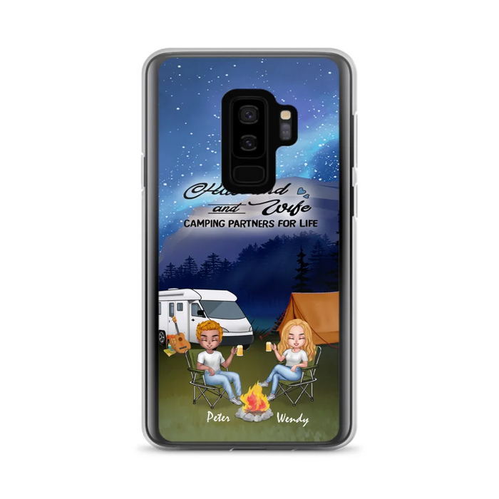 Custom Personalized Camping Night Chibi Phone Case - Couple With Upto 2 Dogs - Gift Idea For Camping Lover - Case For iPhone And Samsung