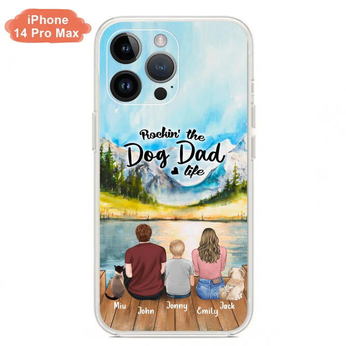 Custom Personalized Pet Couple Phone Case - Parent With 1 Kid And 2 Pets - Case For iPhone And Samsung