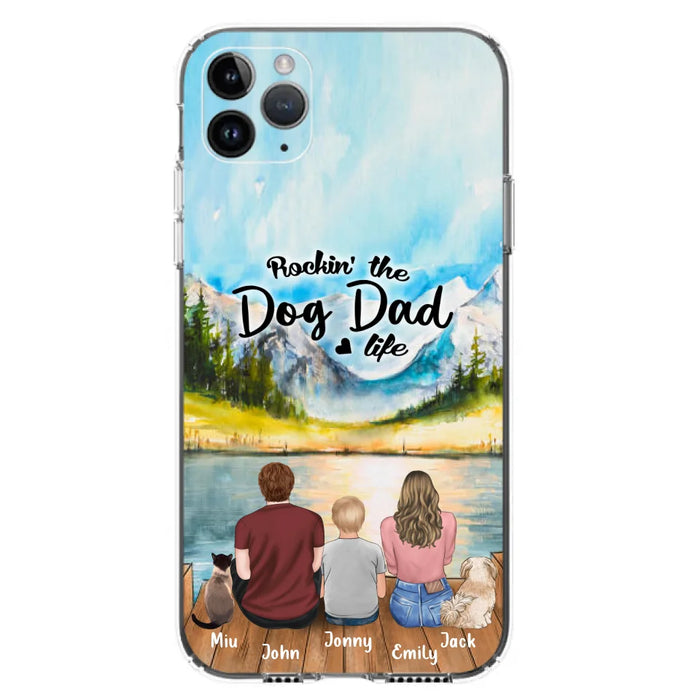 Custom Personalized Pet Couple Phone Case - Parent With 1 Kid And 2 Pets - Case For iPhone And Samsung