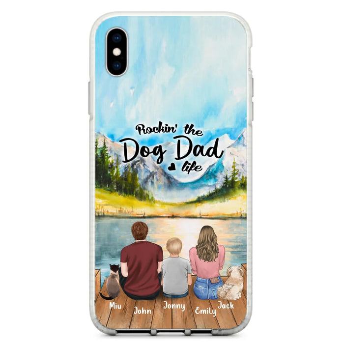 Custom Personalized Pet Couple Phone Case - Parent With 1 Kid And 2 Pets - Case For iPhone And Samsung