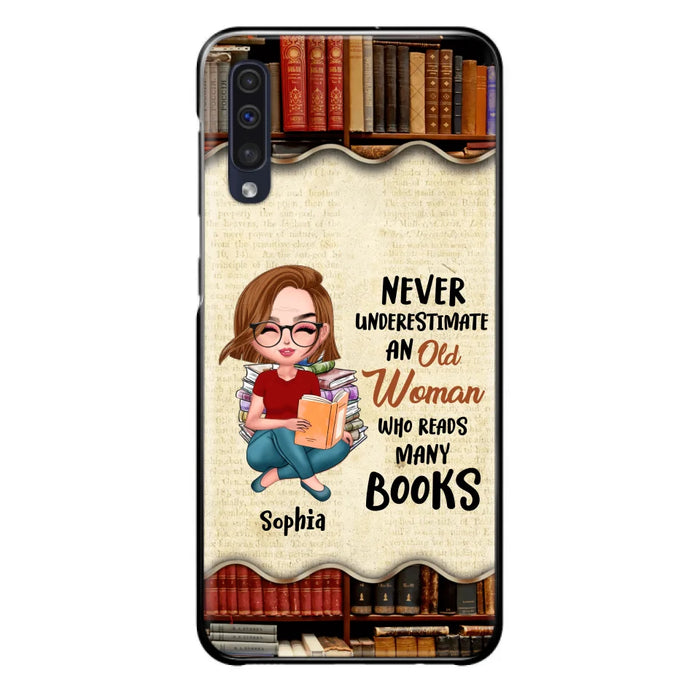 Custom Personalized Old Woman Books Phone Case -  Gift Idea For Books Lover - Case For iPhone And Samsung