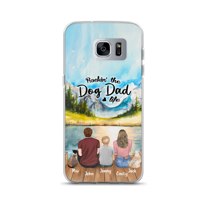 Custom Personalized Pet Couple Phone Case - Parent With 1 Kid And 2 Pets - Case For iPhone And Samsung