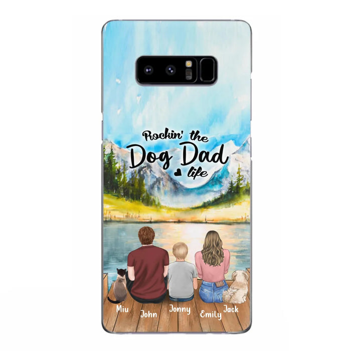 Custom Personalized Pet Couple Phone Case - Parent With 1 Kid And 2 Pets - Case For iPhone And Samsung