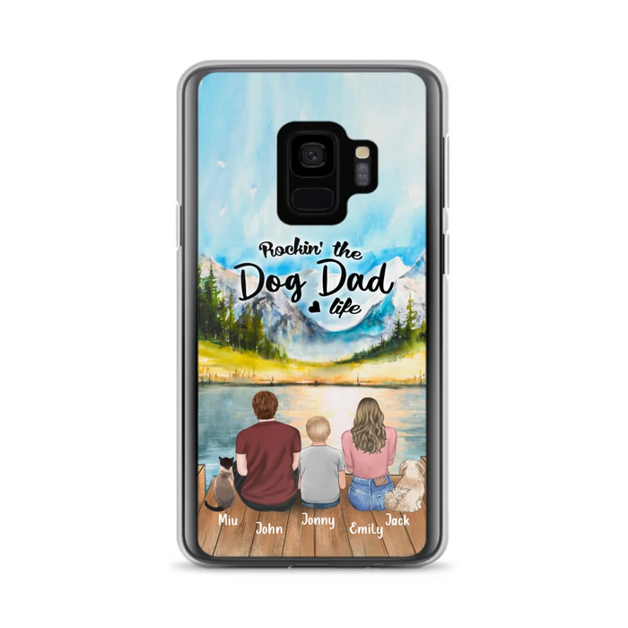 Custom Personalized Pet Couple Phone Case - Parent With 1 Kid And 2 Pets - Case For iPhone And Samsung