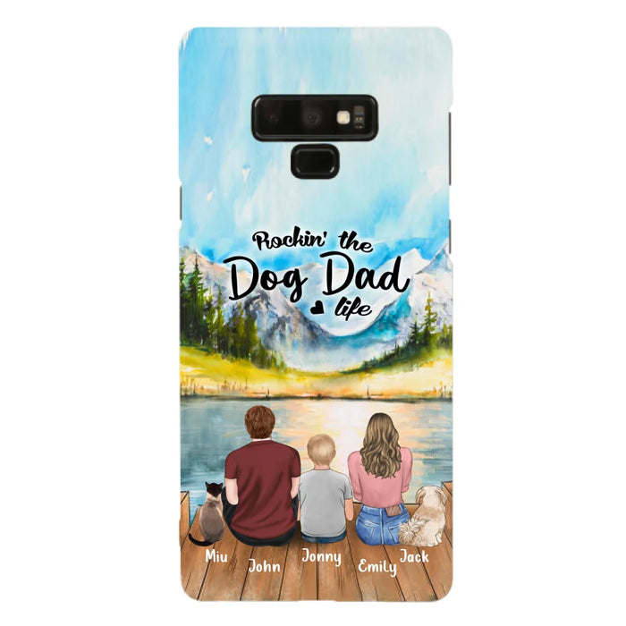 Custom Personalized Pet Couple Phone Case - Parent With 1 Kid And 2 Pets - Case For iPhone And Samsung