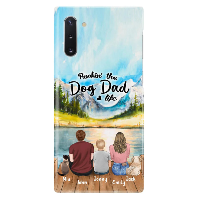 Custom Personalized Pet Couple Phone Case - Parent With 1 Kid And 2 Pets - Case For iPhone And Samsung