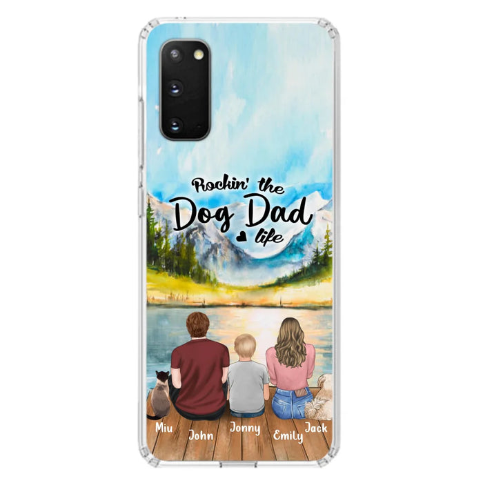 Custom Personalized Pet Couple Phone Case - Parent With 1 Kid And 2 Pets - Case For iPhone And Samsung