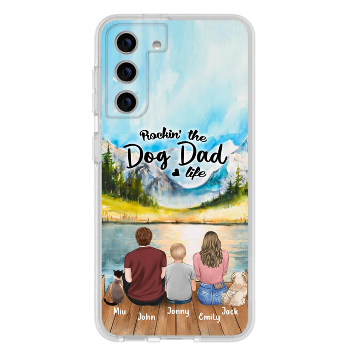 Custom Personalized Pet Couple Phone Case - Parent With 1 Kid And 2 Pets - Case For iPhone And Samsung