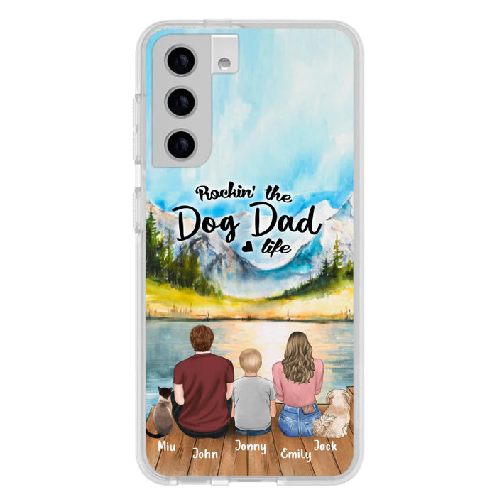 Custom Personalized Pet Couple Phone Case - Parent With 1 Kid And 2 Pets - Case For iPhone And Samsung