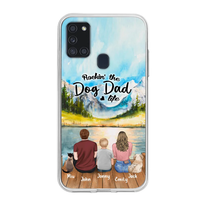 Custom Personalized Pet Couple Phone Case - Parent With 1 Kid And 2 Pets - Case For iPhone And Samsung