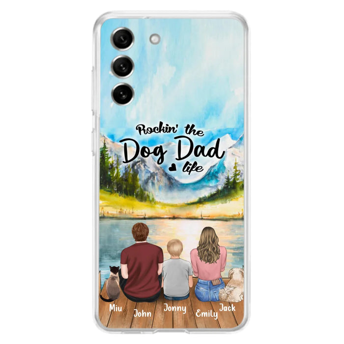 Custom Personalized Pet Couple Phone Case - Parent With 1 Kid And 2 Pets - Case For iPhone And Samsung