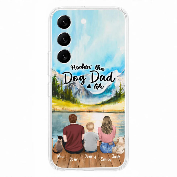 Custom Personalized Pet Couple Phone Case - Parent With 1 Kid And 2 Pets - Case For iPhone And Samsung