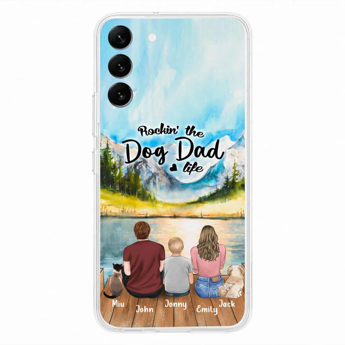 Custom Personalized Pet Couple Phone Case - Parent With 1 Kid And 2 Pets - Case For iPhone And Samsung