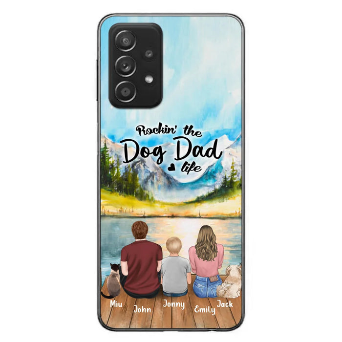 Custom Personalized Pet Couple Phone Case - Parent With 1 Kid And 2 Pets - Case For iPhone And Samsung