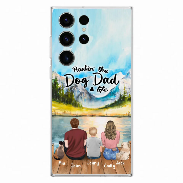 Custom Personalized Pet Couple Phone Case - Parent With 1 Kid And 2 Pets - Case For iPhone And Samsung