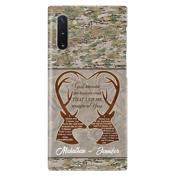 Custom Personalized Deer Hunting Heart Phone Case - Gift Idea For Couple - God Blessed The Broken Road That Led Me Straight To You - Case For iPhone And Samsung